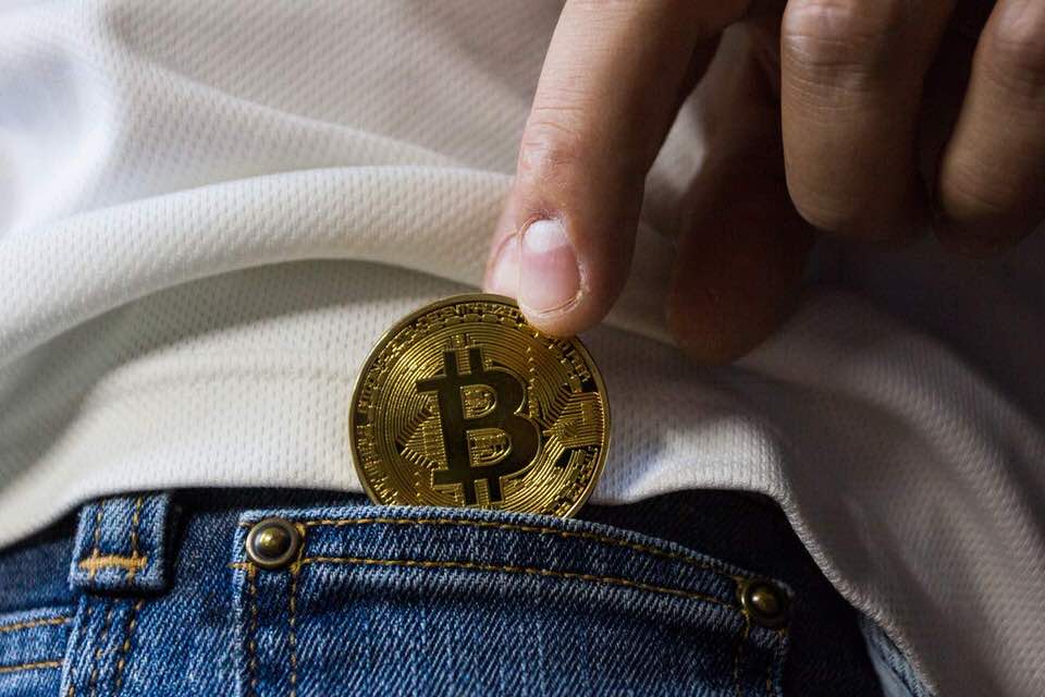 shun's article picture - bitcoin in pocket