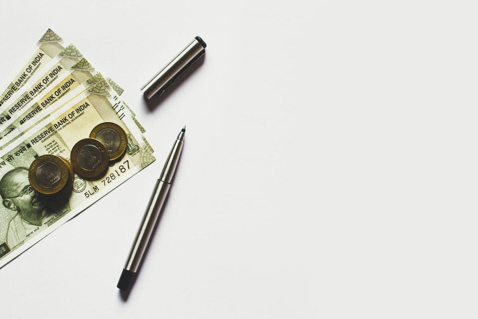 shun's article picture - money and pen