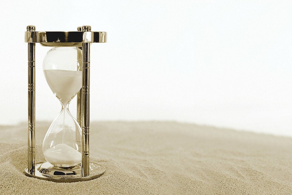 shun's article picture - hourglass to sand