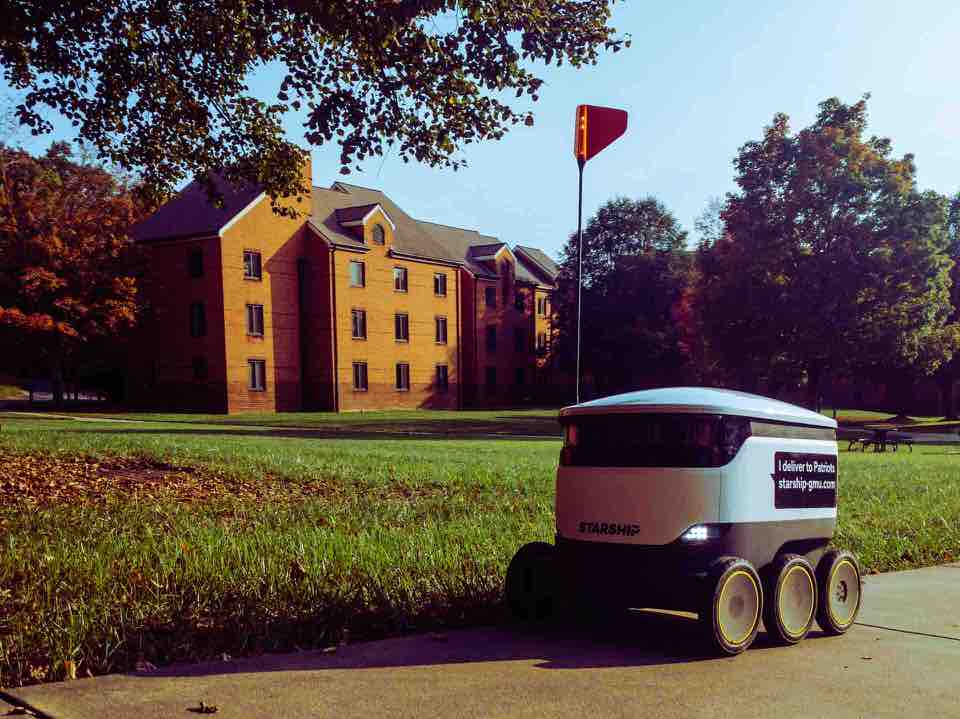 shun's article picture - delivery robot
