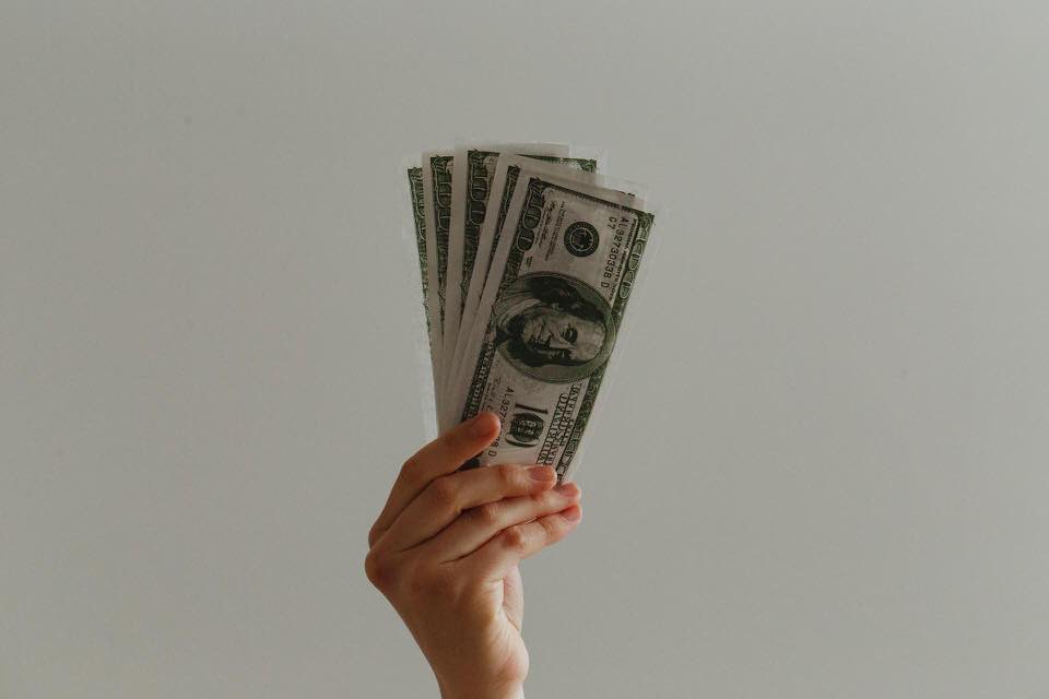 shun's article picture - money in my hand