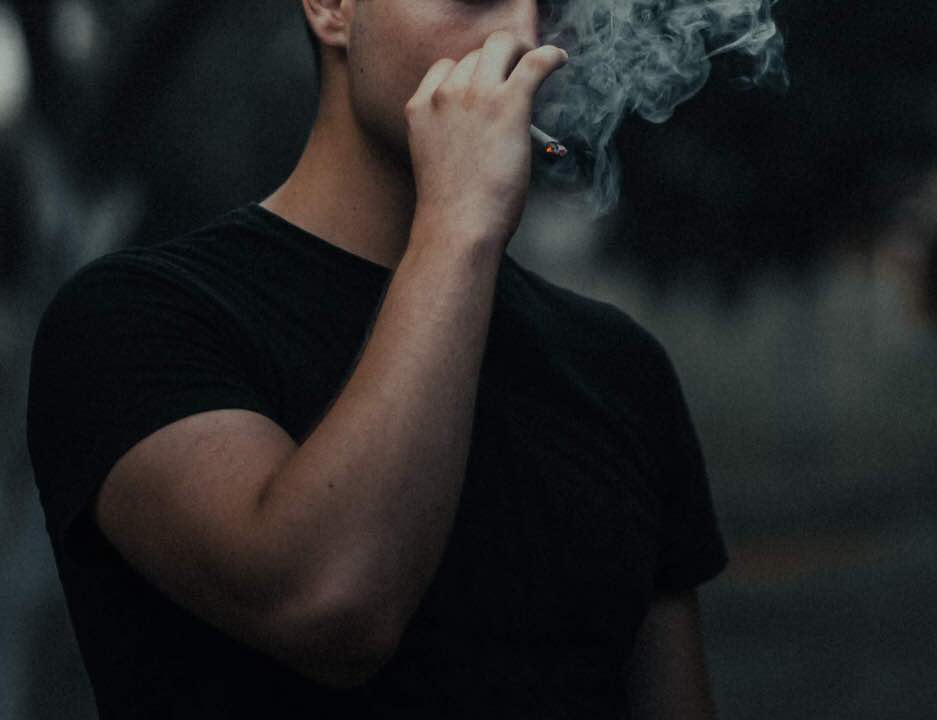 shun's article picture - Smoke a cigarette