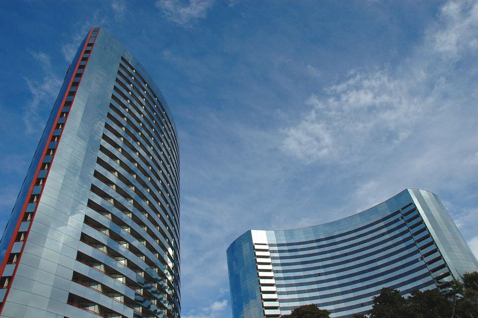 shun's article picture - two building
