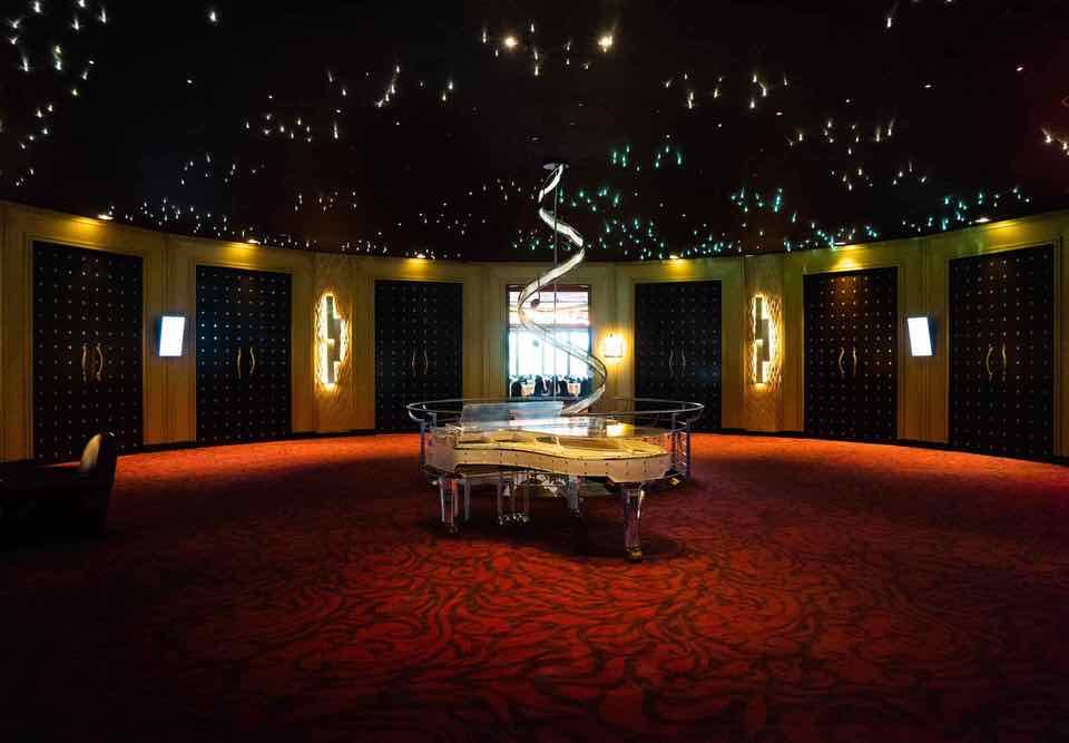 shun's article picture - casino room